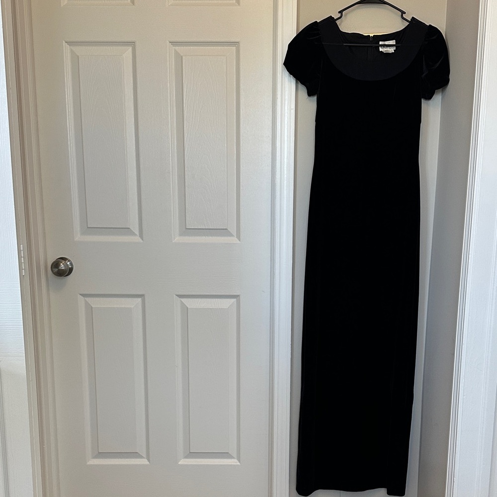 Vintage Long Black Velvet Dress Gown - Picture 9 of 9